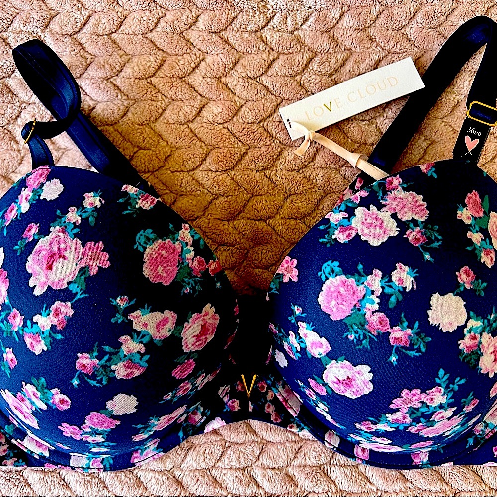 Victoria’s Secret Love Cloud Push Up Bra in a 36 DD. Brand new with tags.